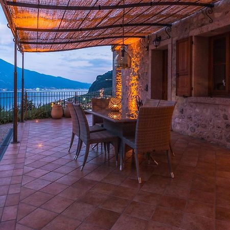 Villa Limone 리몬네술가르다 외부 사진